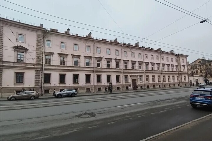 Кровлю перестроенной когда-то за 100 тысяч католической семинарии отреставрируют