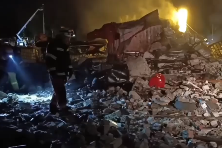 Спасатели сообщили детали операции на сгоревшем заводе пиротехники