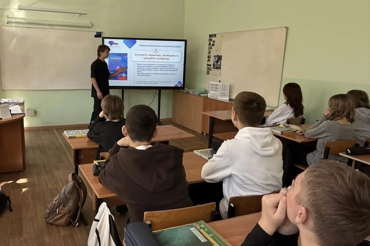 В Серпухове школьникам напомнили правила на железной дороге