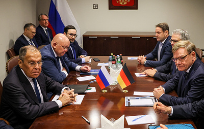 Захарова заявила, что глава МИД ФРГ сам просил о встрече с Лавровым