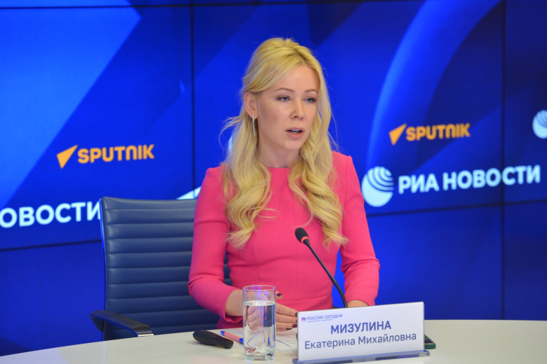 «Вирусно»: Мизулина забила тревогу из-за мемов о нападениях на школы