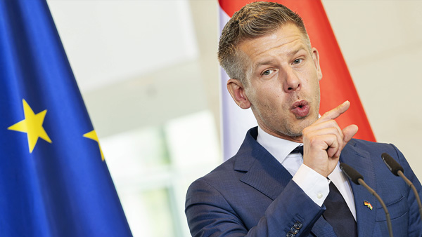 Лидера Венгрии лишили иммунитета: украл телефон