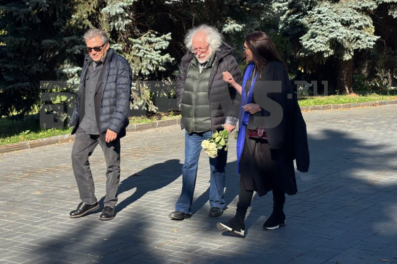 Известный иноагент пришел попрощаться с джазменом Козловым