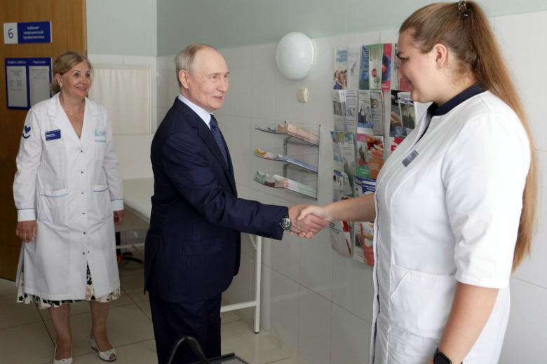 «Беседовать и беседовать»: курильский врач поразилась качествами Путина