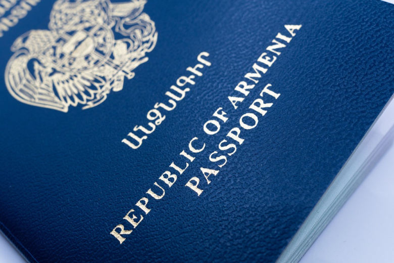 Посольство Армении объяснило приостановку выдачи паспортов в России