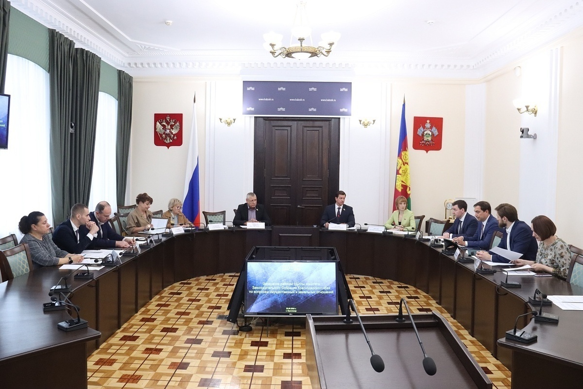 На совещании ЗСК рассмотрели порядок выделения земли кубанским фермерам