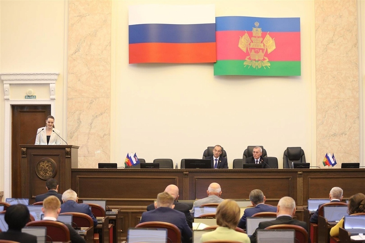 Бурлачко отчитался о работе фракции ЕР в ЗСК на заседании в Краснодаре