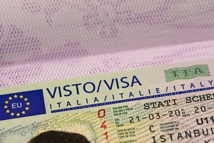 Мошенники стали обманывать ожидающих визы россиян от имени посольств