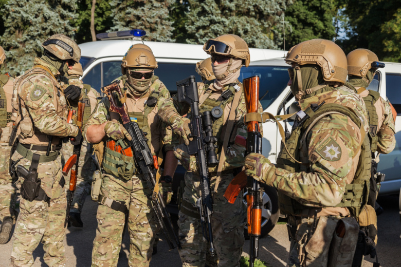 Полсотни человек захватили морской терминал под Одессой