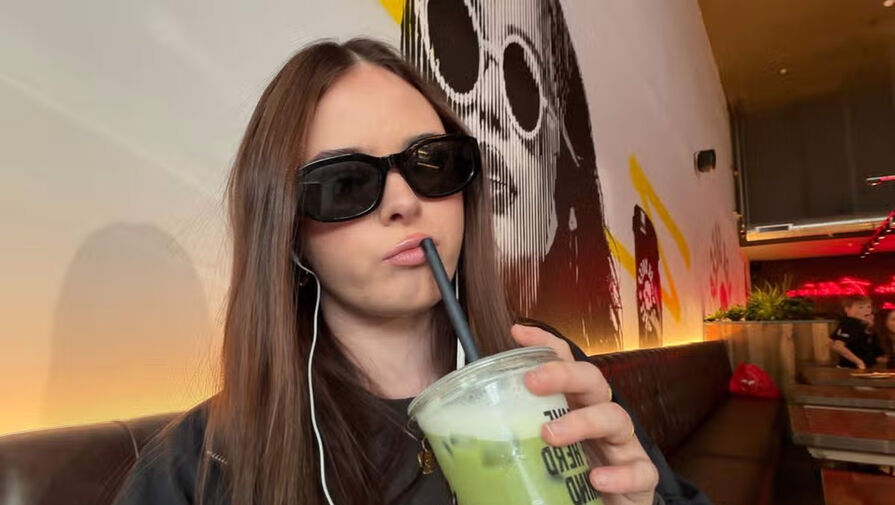 Зависимая от матчи женщина столкнулась с постоянными приступами рвоты, акне и мигренью