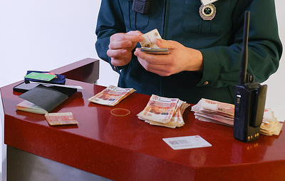В РФ вступил в силу запрет на вывоз более 1 млн рублей для физлиц, юрлиц и ИП
