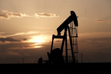 Мировые цены на нефть перешли к снижению