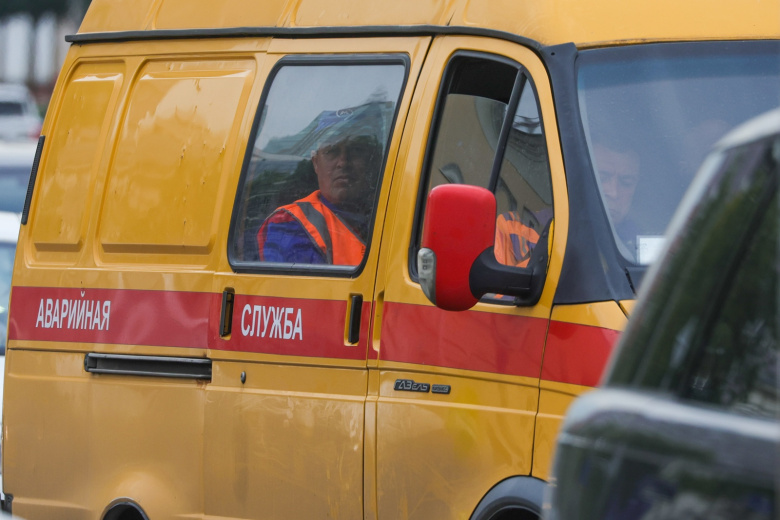 Потоки кипятка парализовали движение на Московском проспекте в Петербурге