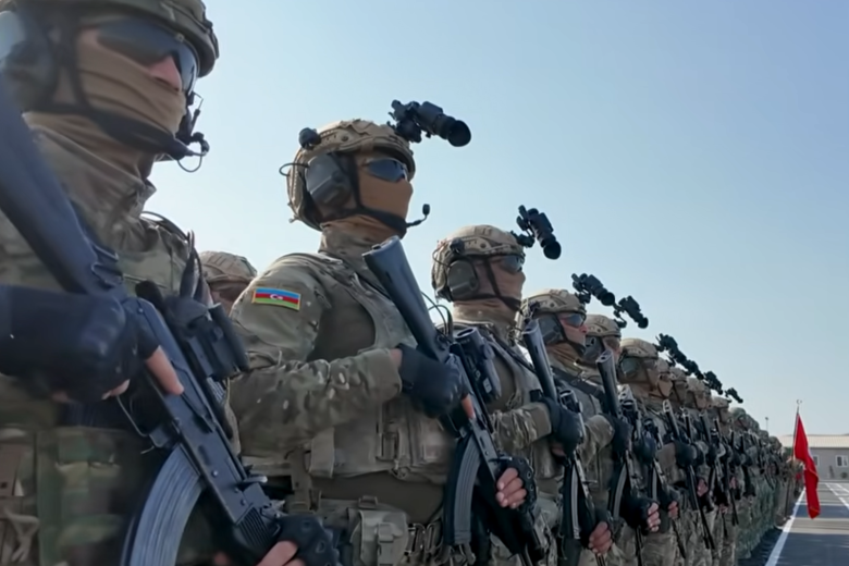 Азербайджан ожидает роста доли частных компаний в поставках для армии