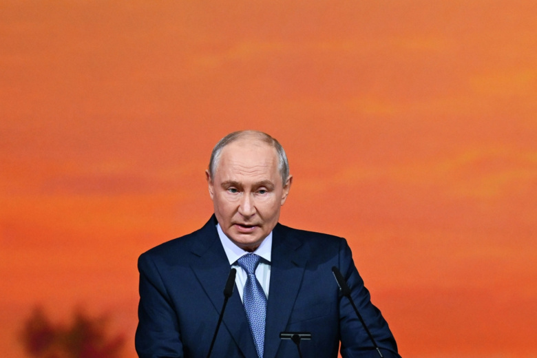 Путин поздравил граждан с Днем воссоединения новых регионов с Россией