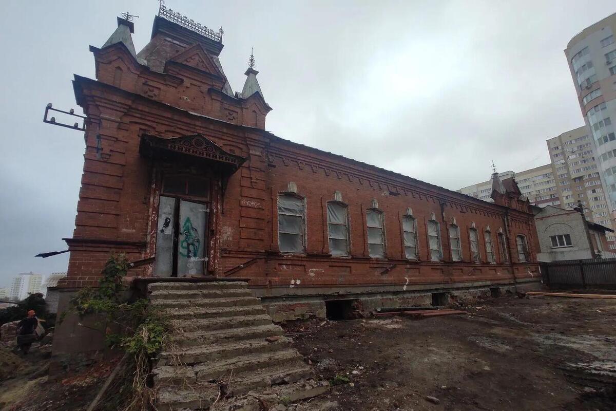 В Пензе приводят в порядок объект культурного наследия на улице Тамбовской