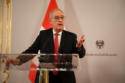 Назвавшему Россию карликом президенту Австрии ответили