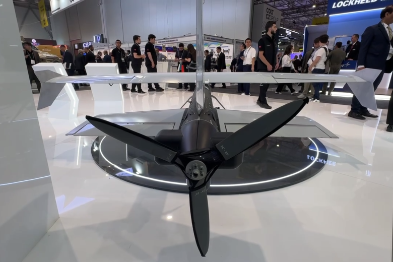 Baykar представила на ADEX 2026 барражирующий боеприпас SİVRİSİNEK