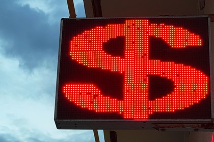 Курс доллара поднялся выше 85 рублей