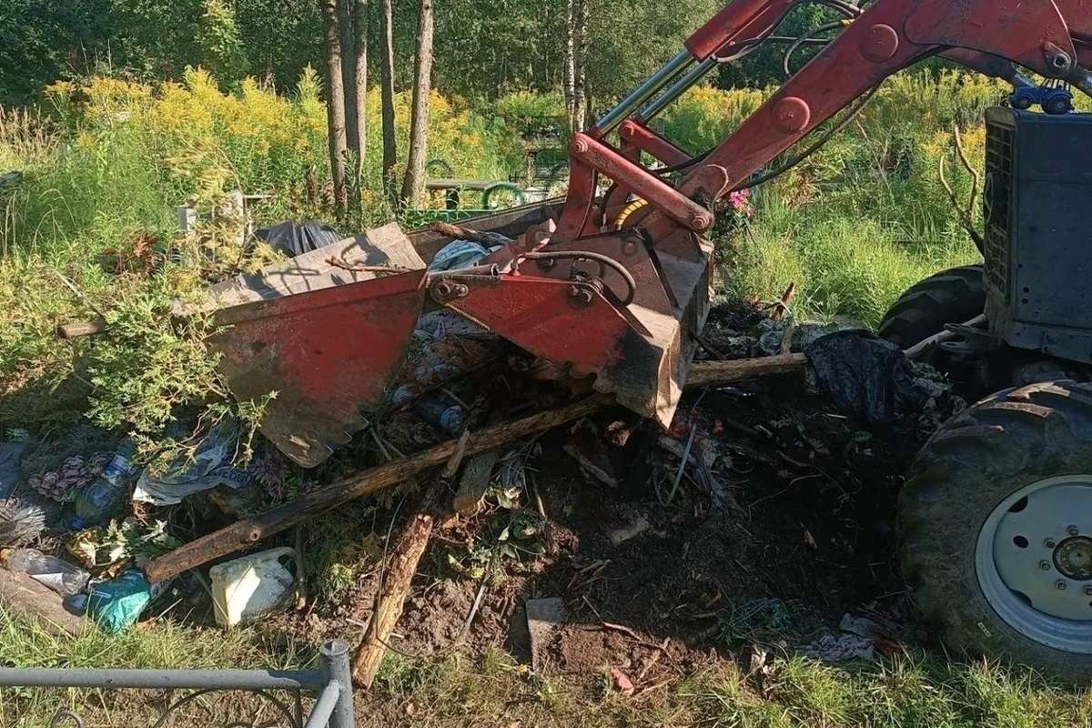 Новгородские городские кладбища очистили от нелегальных свалок