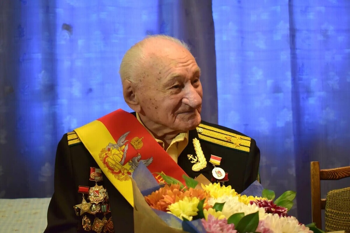 100 лет исполнилось воронежцу Александру Мозговому