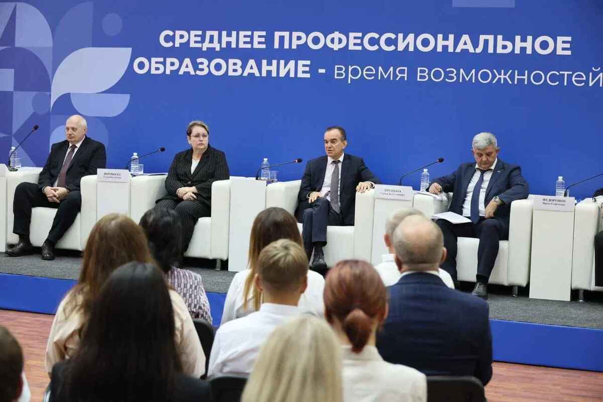 Кондратьев встретился со студентами Индустриально-строительного техникума в Армавире