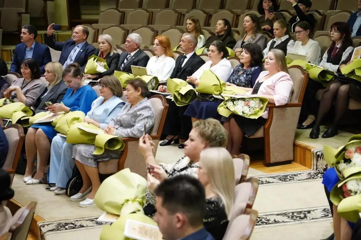 Губернатор Ставрополья вручил награды победителям школьных олимпиад