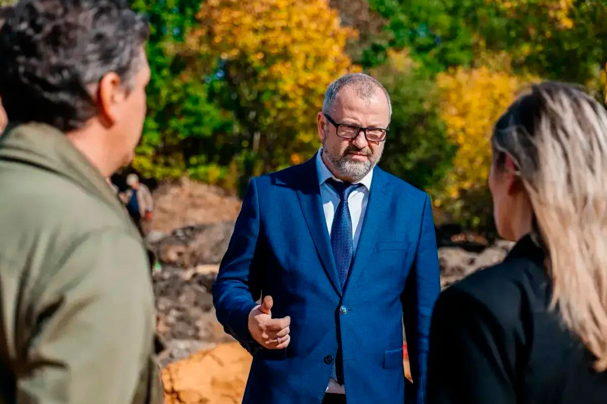 На новой дороге в Липецке начали укладывать асфальт