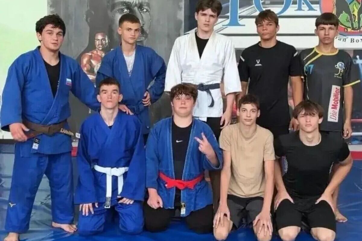 В Токмаке состоялся мастер‑класс по самбо ко Дню воссоединения с Россией