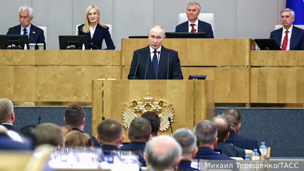 Политолог Ухов: Путин мотивировал депутатов Госдумы работать на развитие страны