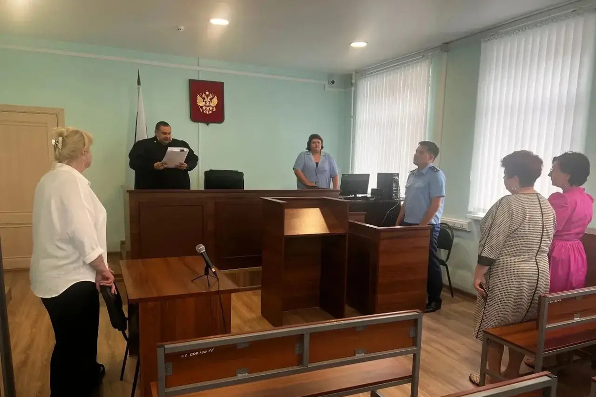 Бухгалтера Петровской ЦРБ восстановили на работе через суд