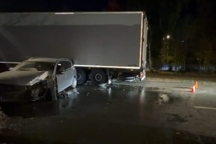 19-летний водитель Kia пострадал в ДТП с двумя фурами