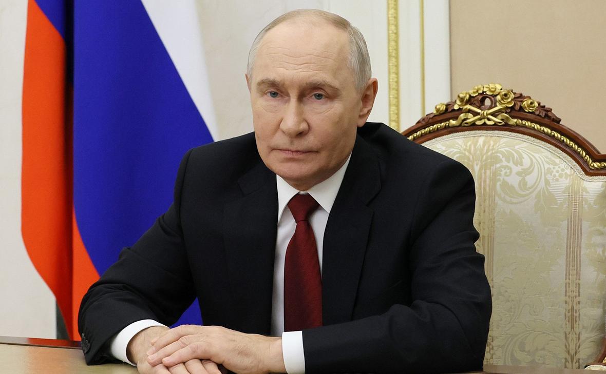 Путин поздравил военных с Днем Сухопутных войск России
