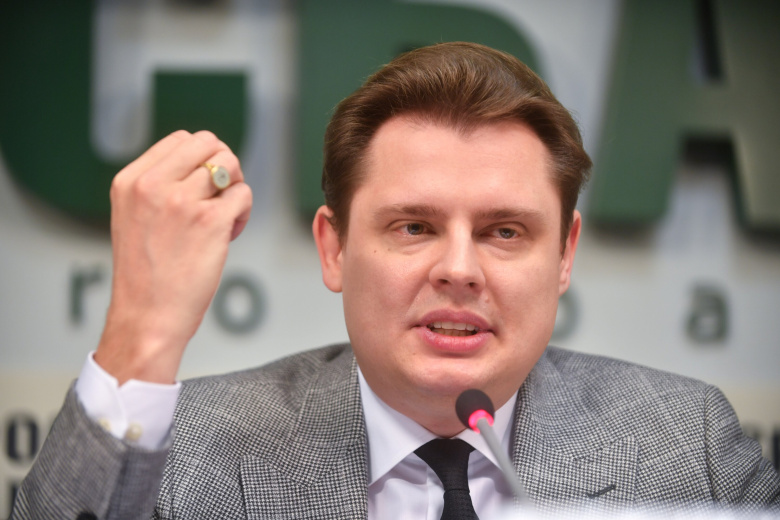 Известный российский историк избавился от всей недвижимости в России