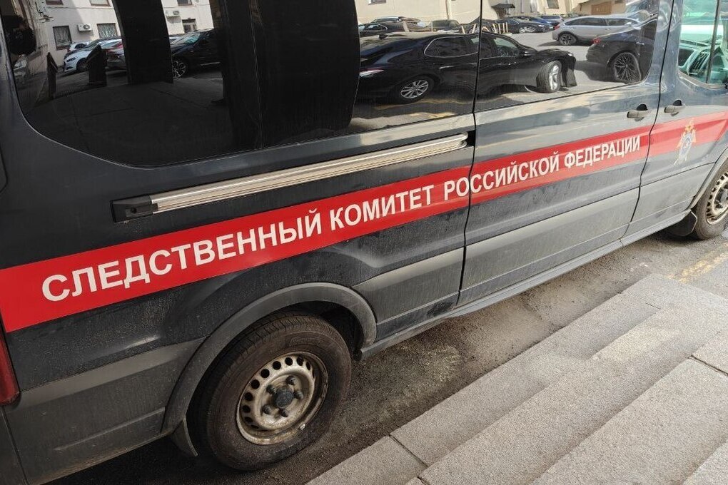 В Кировске подросток разбил стекло машины и поджег авто и личные вещи на 2 млн
