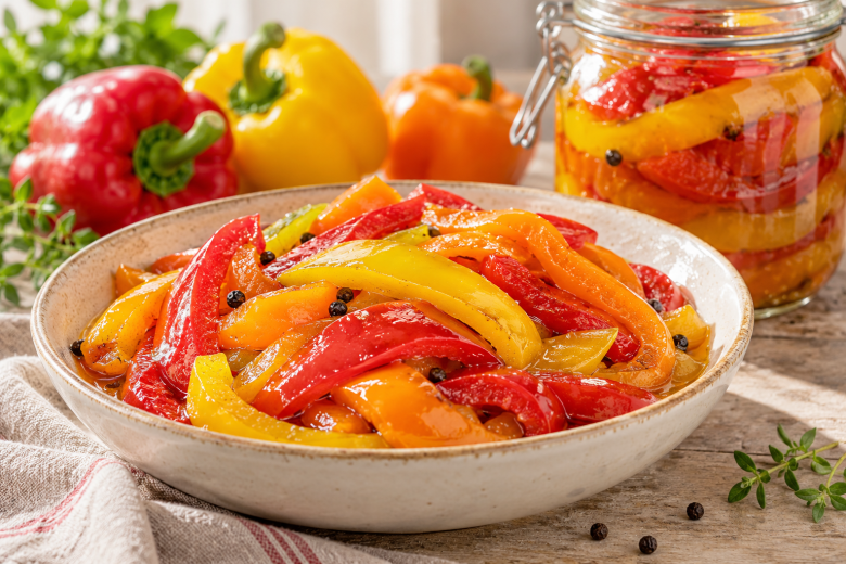 Заготовка с ярким вкусом: 10 лучших рецептов маринованного перца на зиму