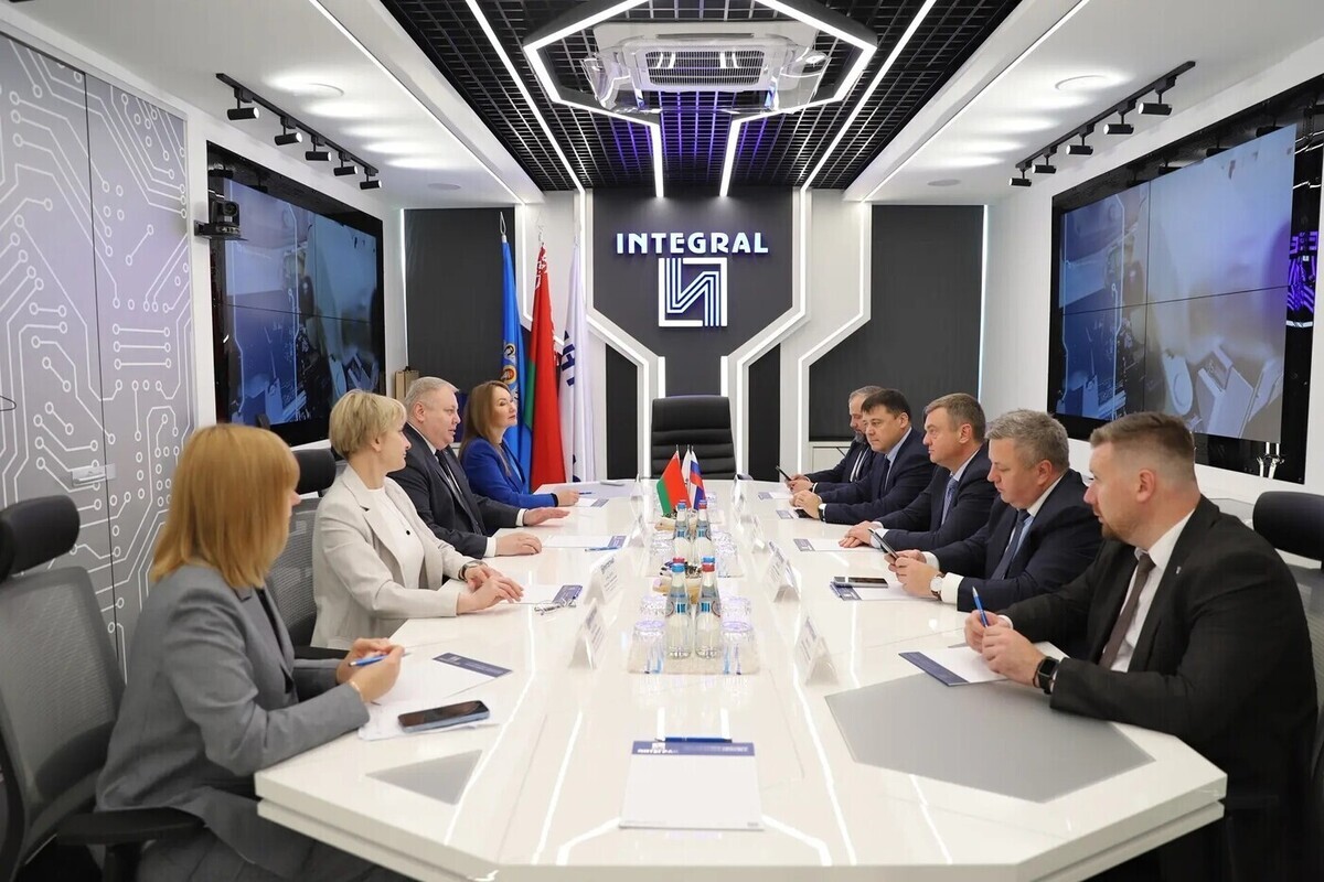 Петербургская делегация оценила производство микросхем в Минске