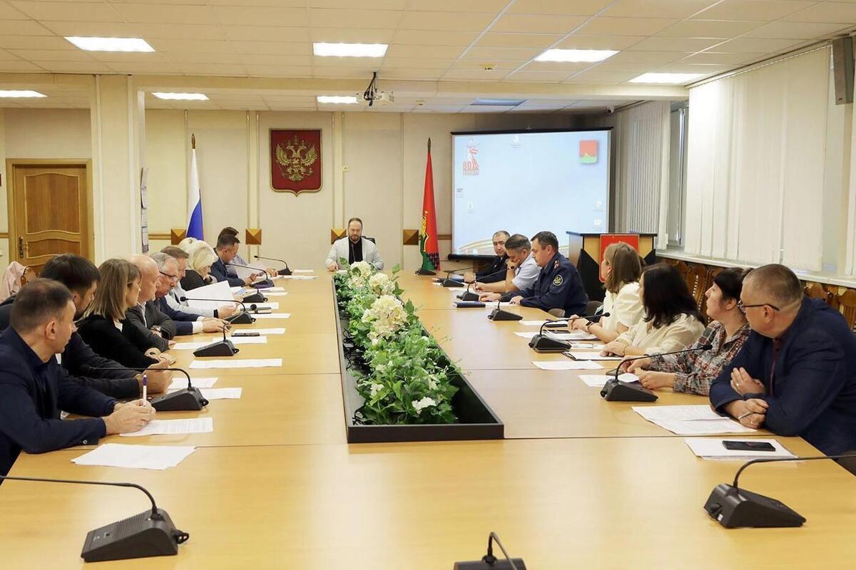 В Брянске гимназия №4 представила опыт профилактики подростковых правонарушений