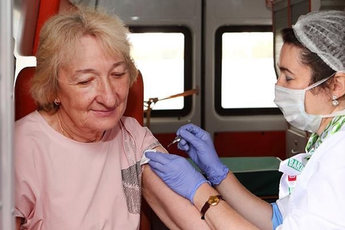 Вице-мэр Ракова: Москва расширила сеть мобильной вакцинации двумя необычными площадками