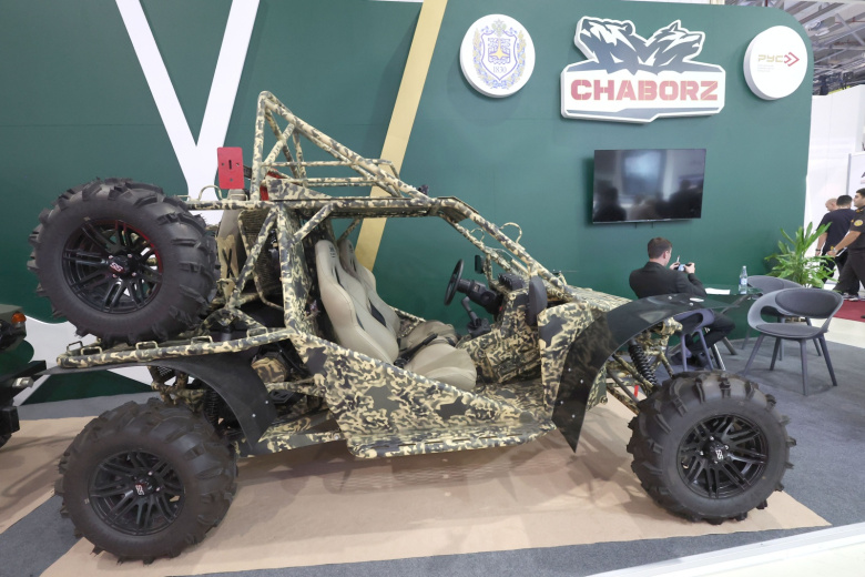 Чеченский багги вызвал интерес на оружейной выставке ADEX 2026