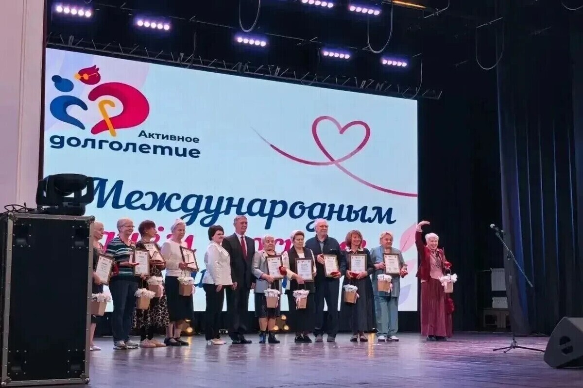 В День пожилого человека в Туле впервые вручили награды многовнуковым семьям