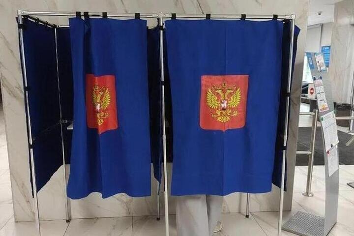 Экс-глава Приморского района Кутепов досрочно ушел с должности депутата ЗакСа