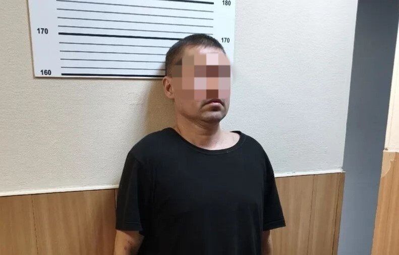 Полуголый пьяный мужчина пытался пробраться в петербургскую школу