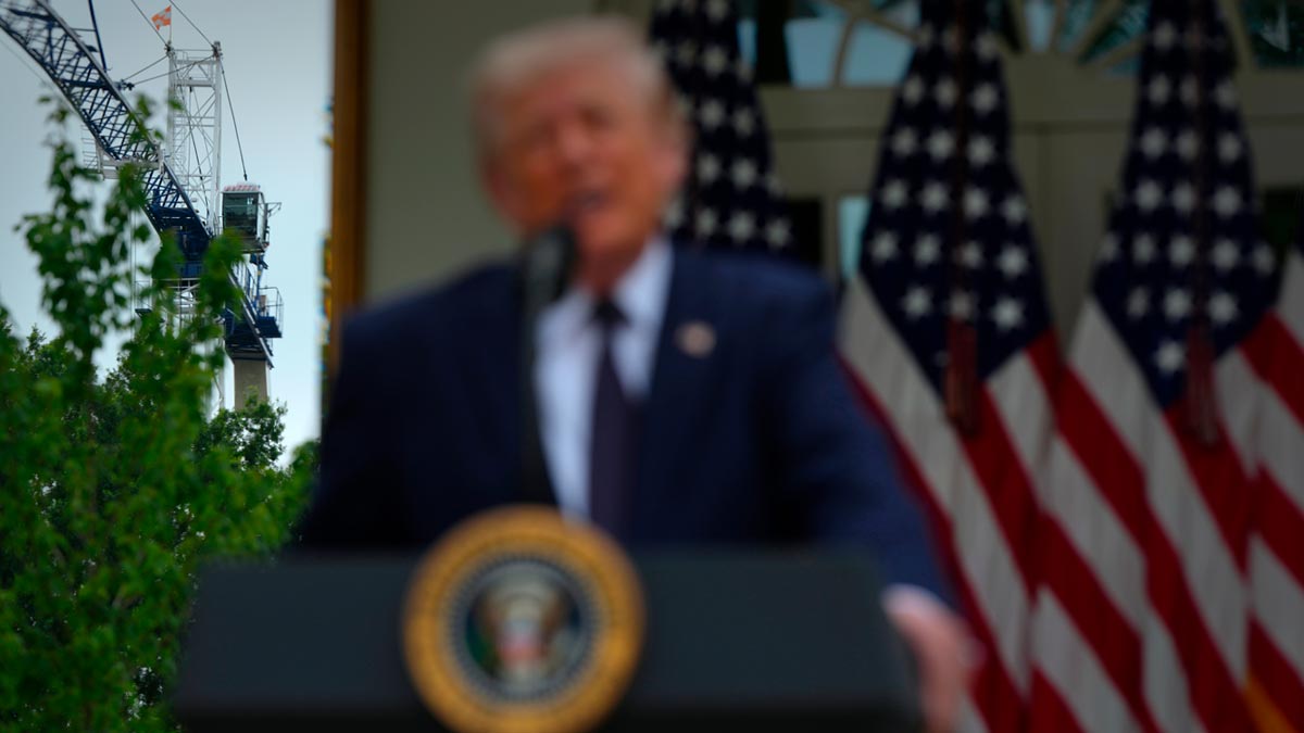 Трамп обратился в Верховный суд по поводу строительства бального зала у Белого дома