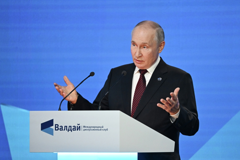 «Обман и фарс»: Путин о кризисе международного права