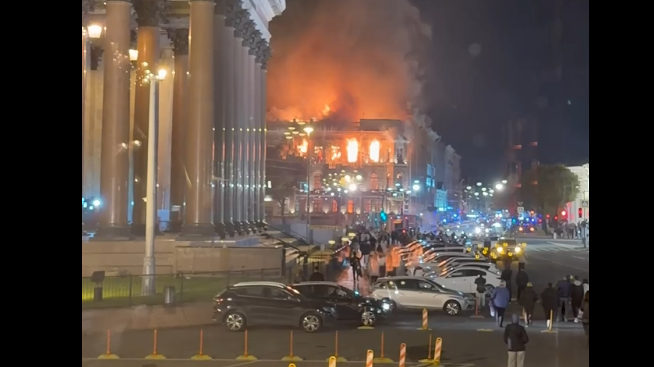 МЧС раскрыло подробности о пожаре в здании напротив Исаакиевского собора