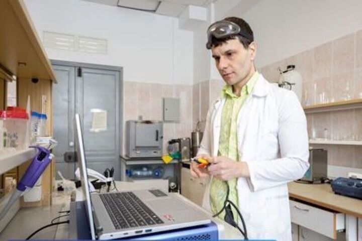 Химики из Челябинска создали сенсор для измерения дофамина