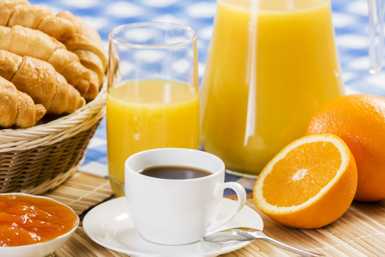 Врач рассказала, какие продукты сочетать с кофе опасно для здоровья