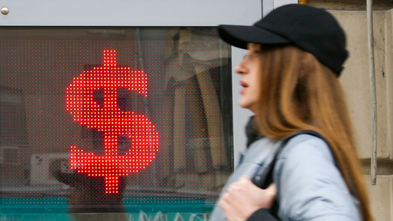 Реальный эффективный курс рубля в июле снизился на 4,7%