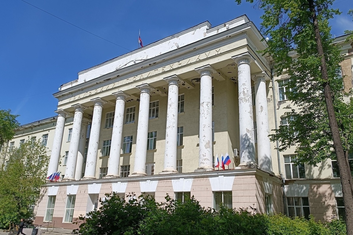 Денис Паслер поздравил студентов с Днём среднего профессионального образования